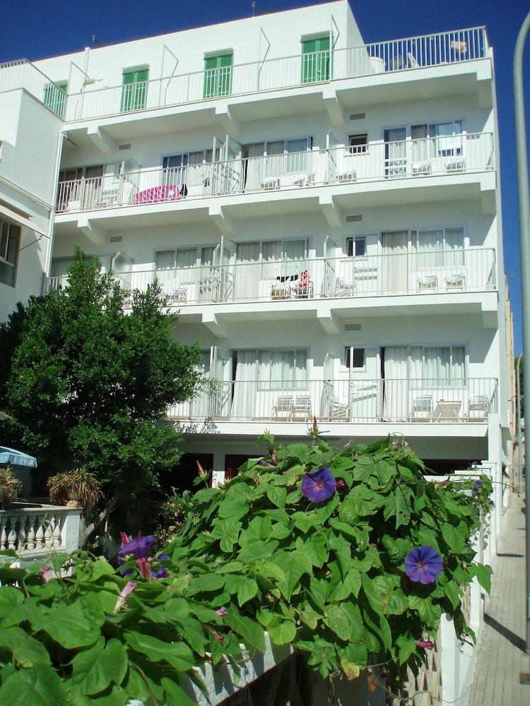 Hostal Cas Bombu Cala Ratjada  Exterior photo
