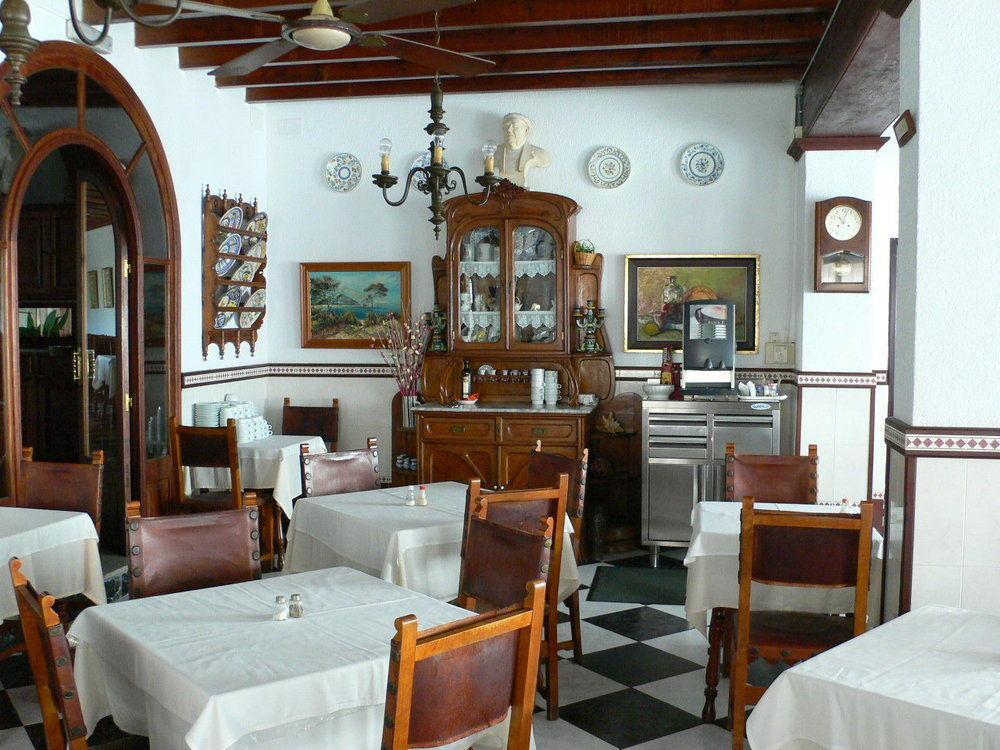 Hostal Cas Bombu Cala Ratjada  Exterior photo